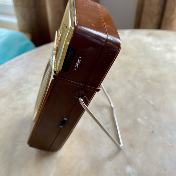 Vintage Philco Beach Boy Transistor Radio - Picture 2 of 8